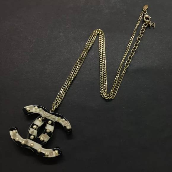 CHANEL CC Logo Border Pattern Silver Tone Pendant Necklace bicolor - Picture 9 of 9